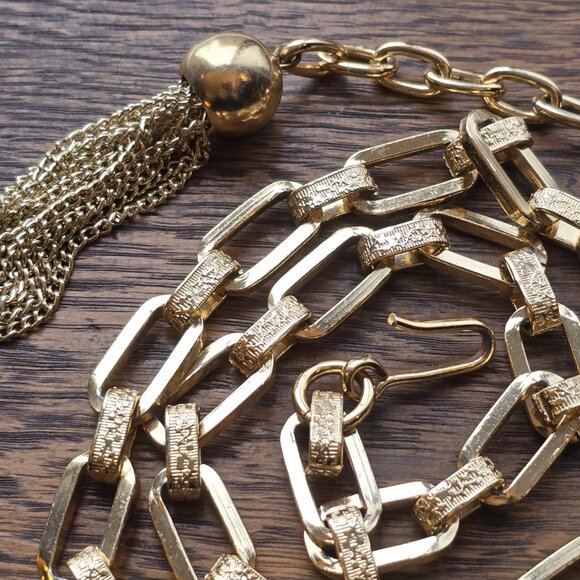 Chain belt. Goldtone. Lightweight. Fits SM / MED women's - Picture 3 of 3